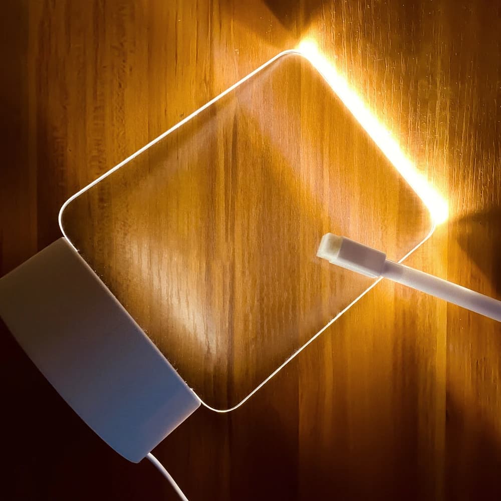 Lampka nocna z tablicą do pisania
